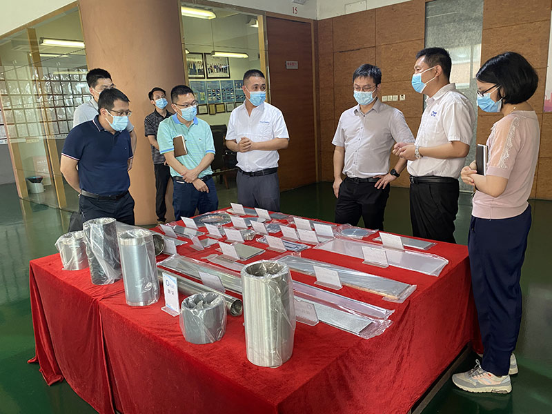 厚街镇镇长陈尚荣、经发局局长方伟超、统计办主任方志超 一行莅临欧莱新材东莞厚街生产基地调研